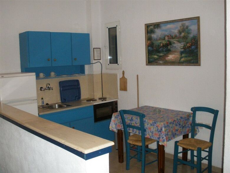Eleni's Apartments