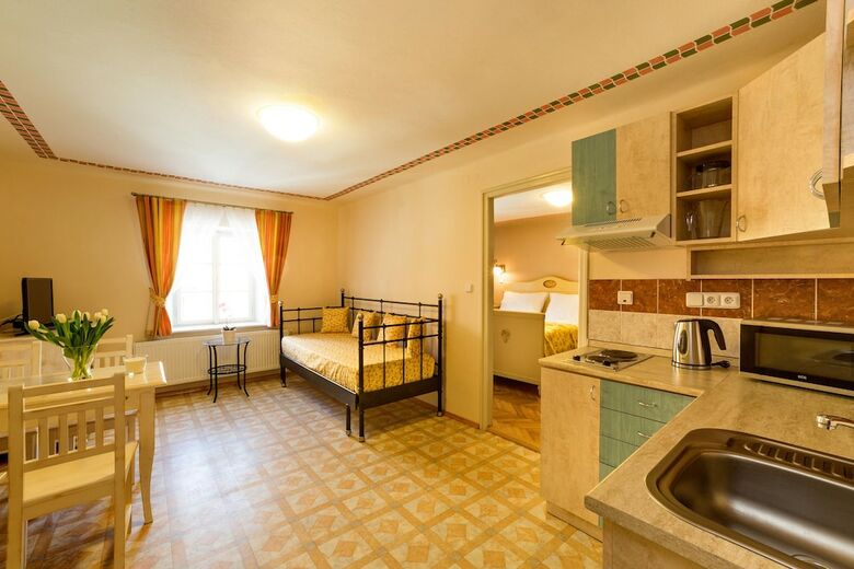 Pension Apartments  Kajovska 63
