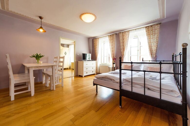 Pension Apartments  Kajovska 63