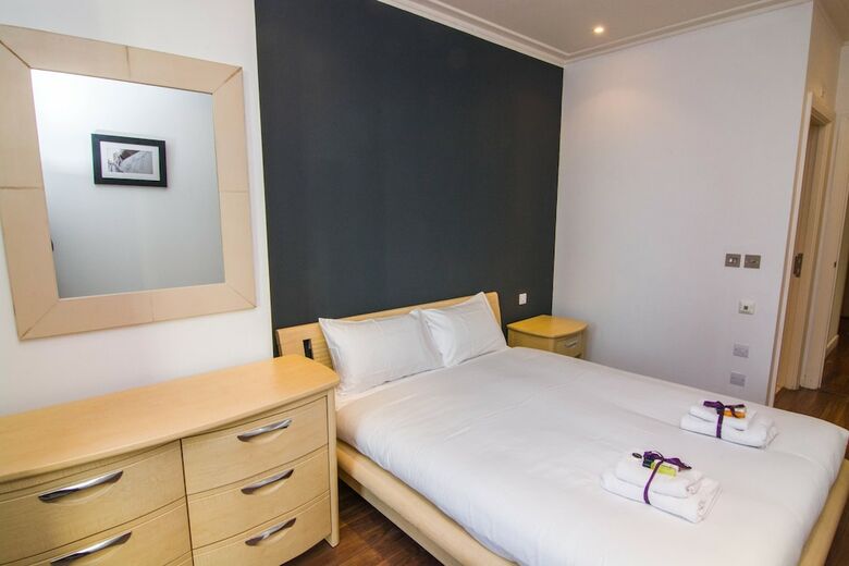 Canary Wharf - Corporate River View Apartments