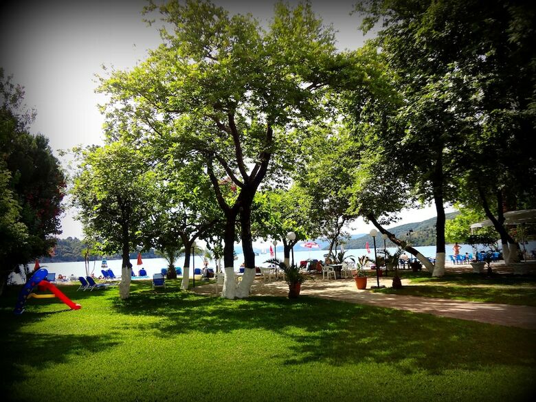 Avra Beach Hotel