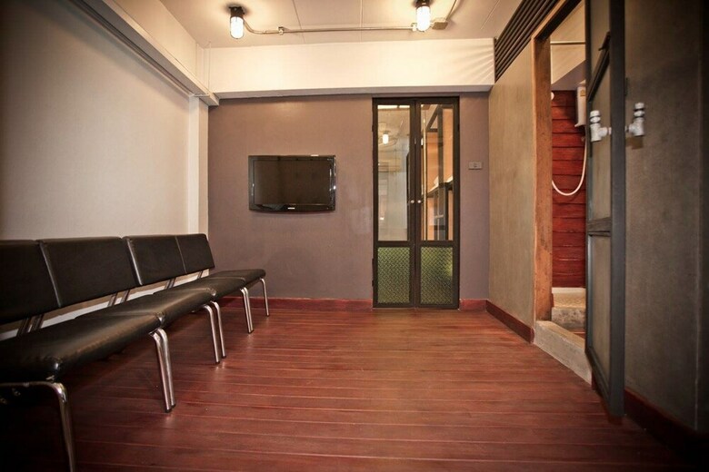 Hostal The Arak Bed Bar And Hostel