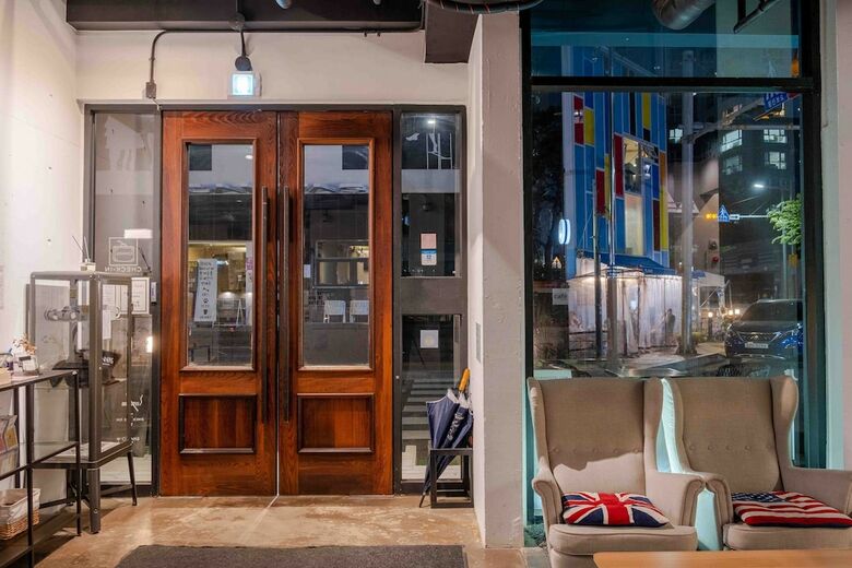 Hotel Canvas Hostel