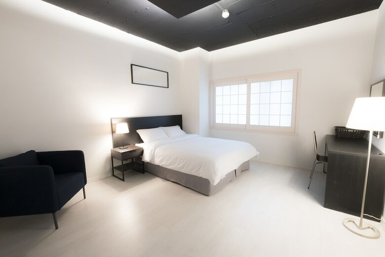 Hotel Canvas Hostel
