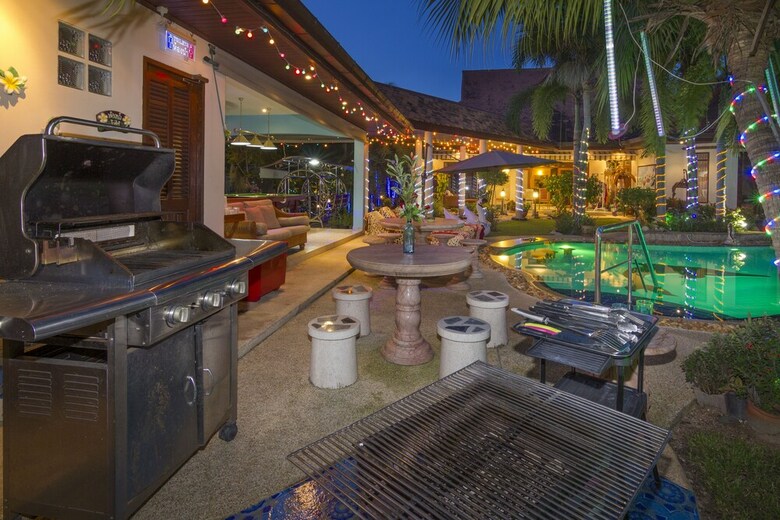 Relaxing Palm Pool Villa