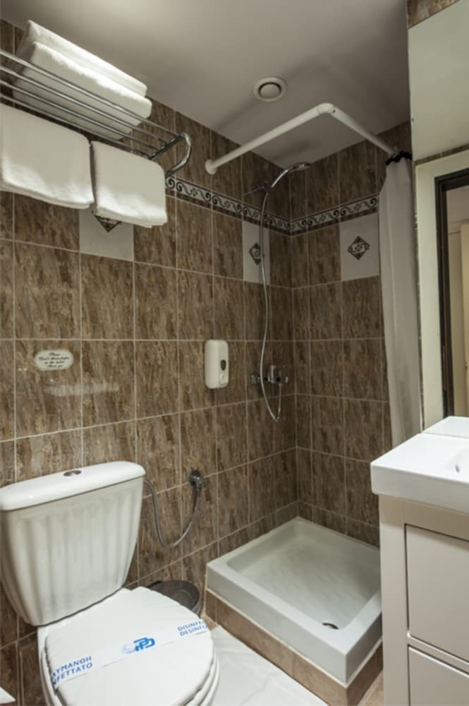 Piraeus City Hotel