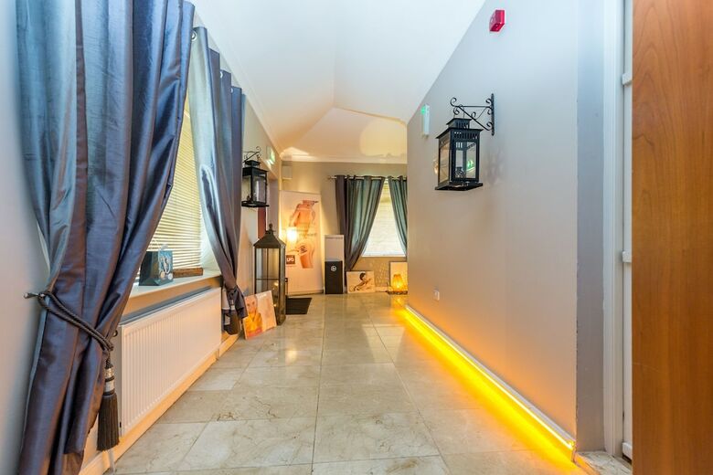 Airport View Hotel & Secret Spa