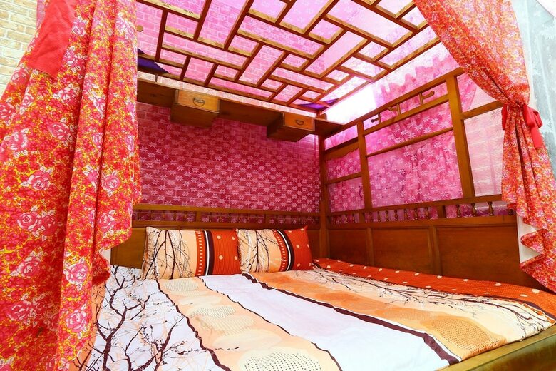 Hotel Time Traveling Hostel
