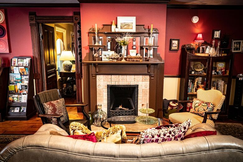 Bed & Breakfast Twin Oaks Inn