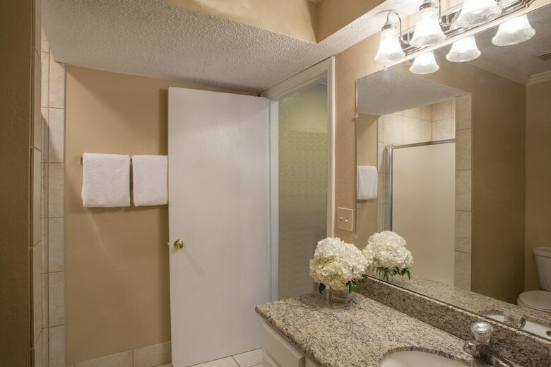Cloverleaf Suites Charlotte