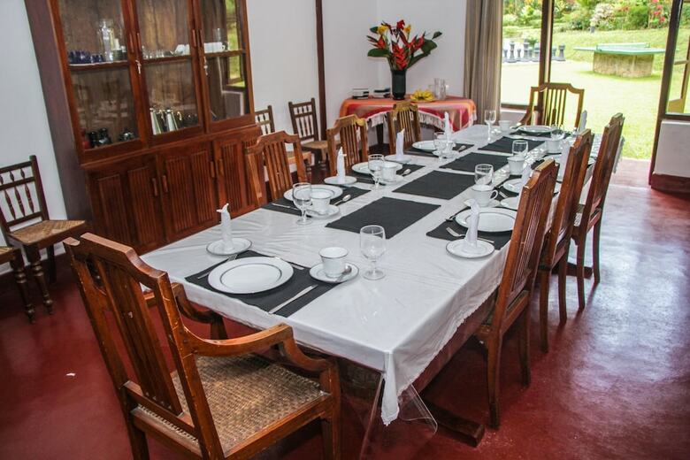 Hotel Ancoombra Tea Estate Bungalow