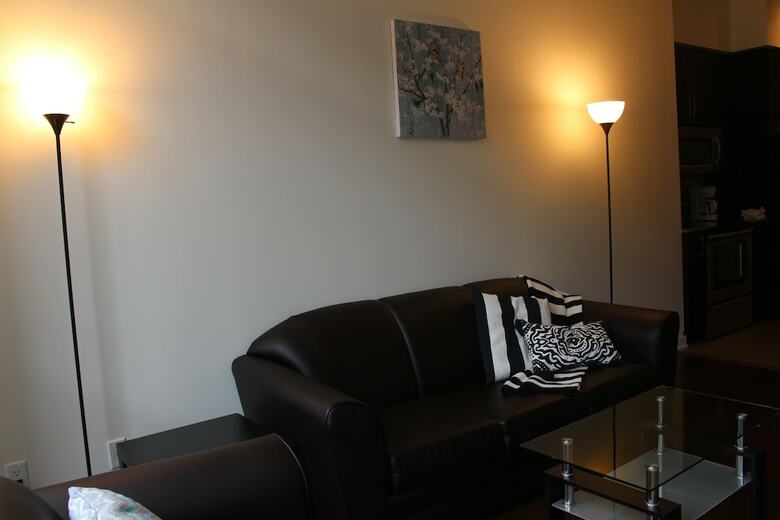 Custom-made Luxury Suite-by Elite Suites