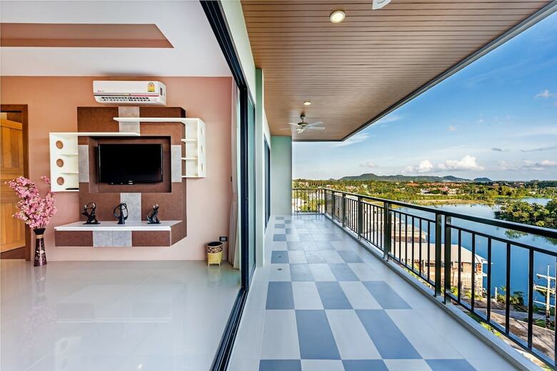 Hotel Chalong Miracle Lakeview Resort & Spa
