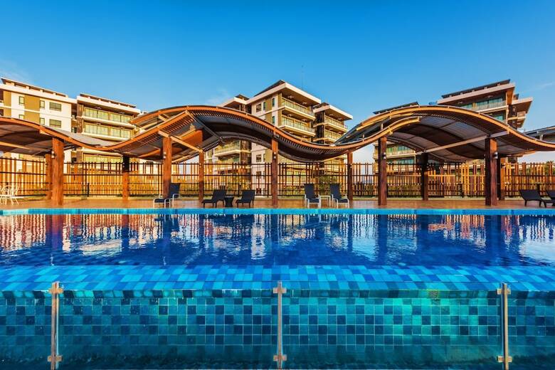 Hotel Chalong Miracle Lakeview Resort & Spa