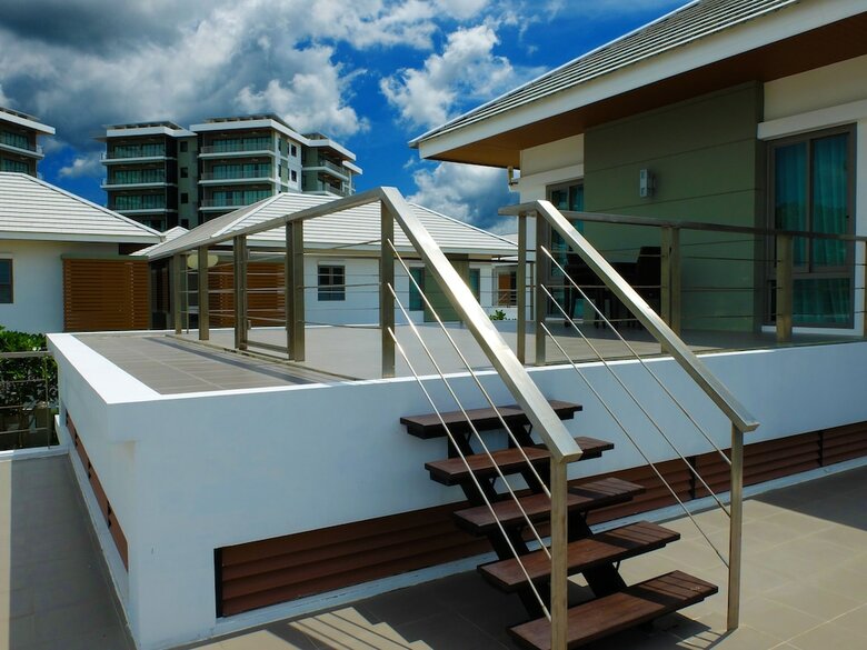 Hotel Chalong Miracle Lakeview Resort & Spa