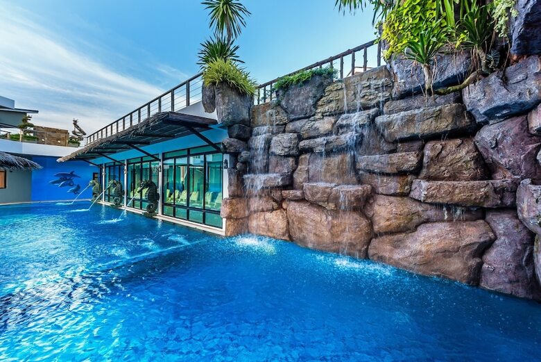 Hotel Chalong Miracle Lakeview Resort & Spa