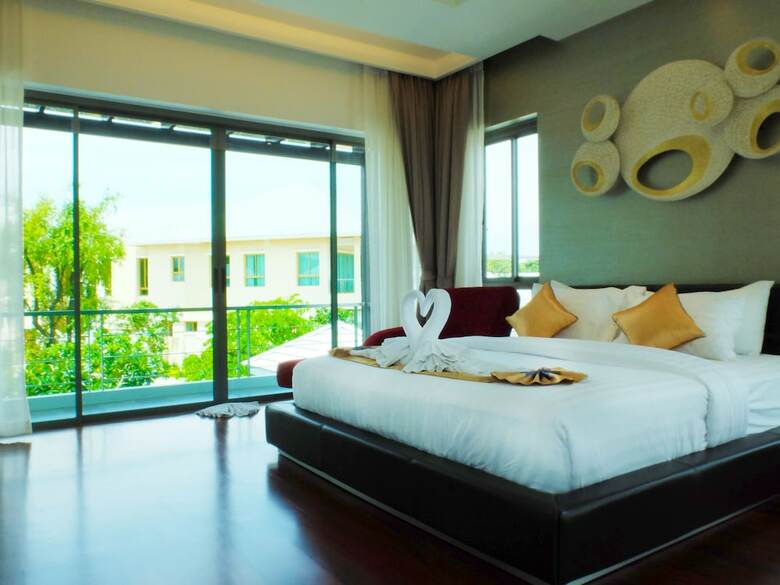 Hotel Chalong Miracle Lakeview Resort & Spa