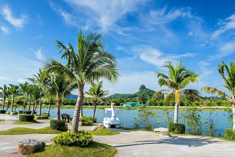 Hotel Chalong Miracle Lakeview Resort & Spa