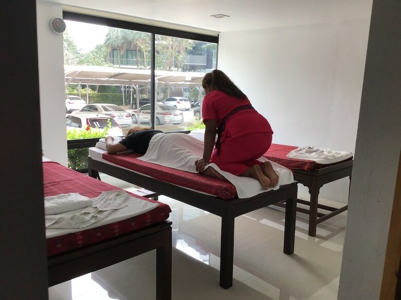 Hotel Chalong Miracle Lakeview Resort & Spa