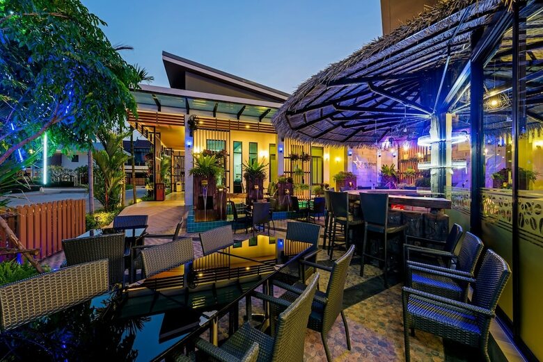 Hotel Chalong Miracle Lakeview Resort & Spa