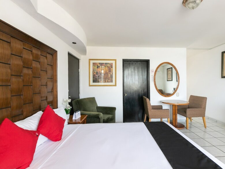 Hotel Capital O Zona Dorada Inn