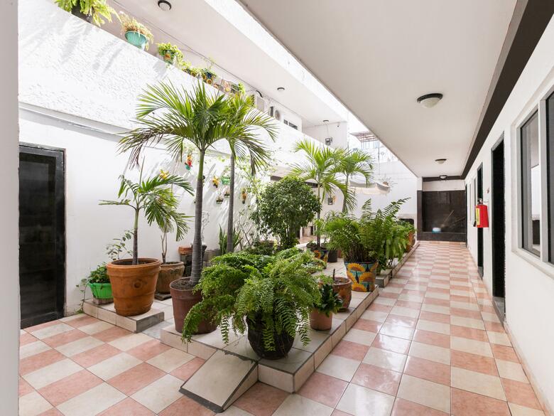Hotel Capital O Zona Dorada Inn