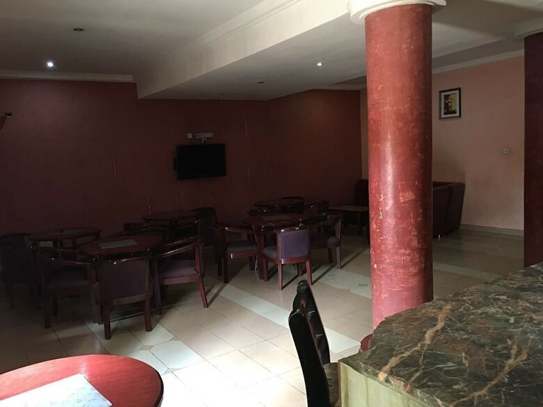 Golphins Suites And Hotels
