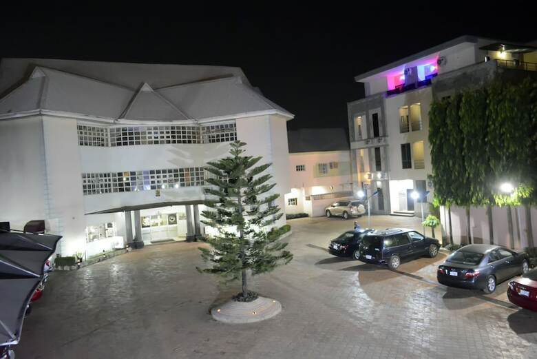 Golphins Suites And Hotels