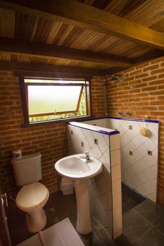 Hostal Canto Da Lua Chal�s E Api�rio