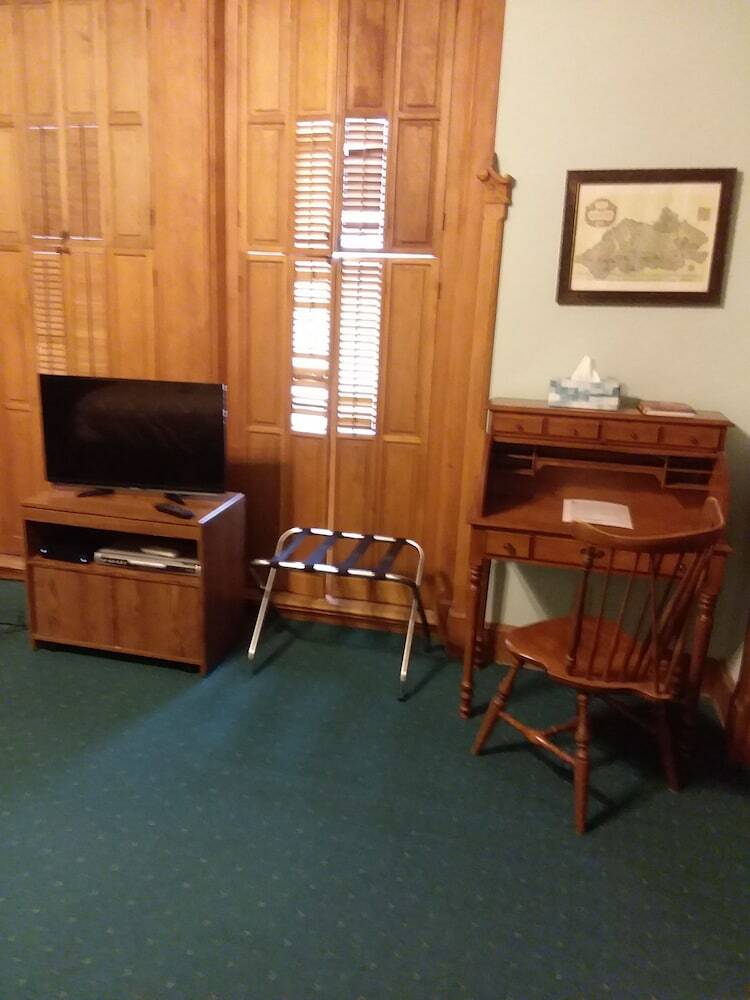 Hotel Inn Port Lodging