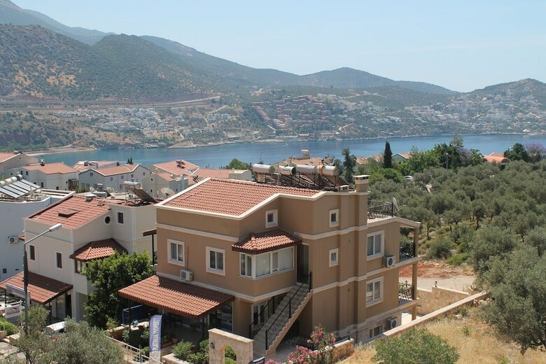 Lizo Hotel