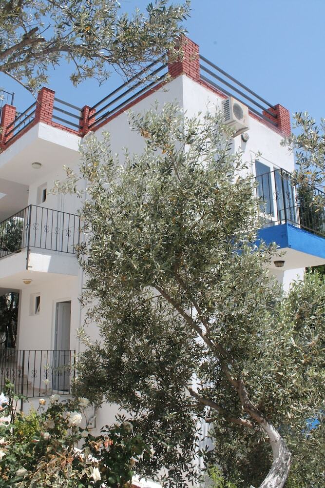 Lizo Hotel