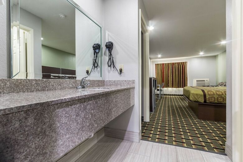 Hotel Scottish Inn And Suites