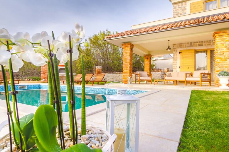 Luxury Villas Kras Ladies