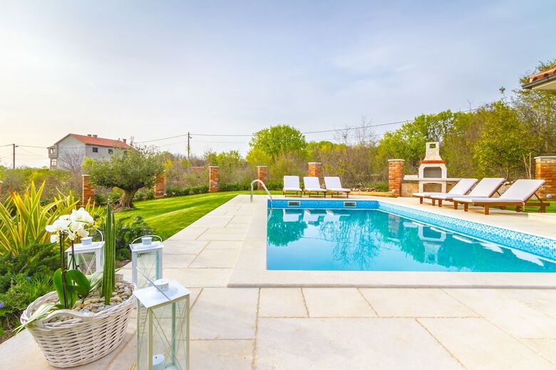 Luxury Villas Kras Ladies