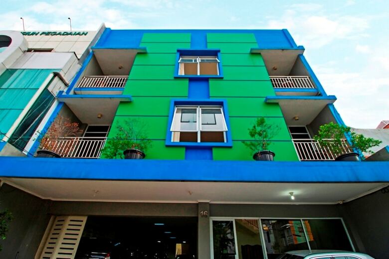 Hotel Reddoorz @ Salemba Raya