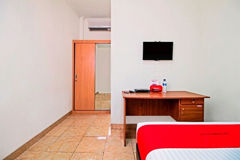 Hotel Reddoorz @ Salemba Raya