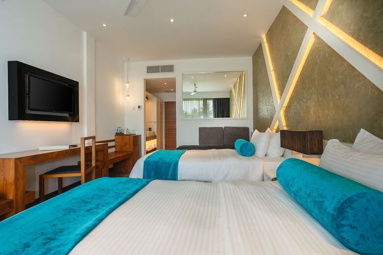 Camelot Beach Hotel