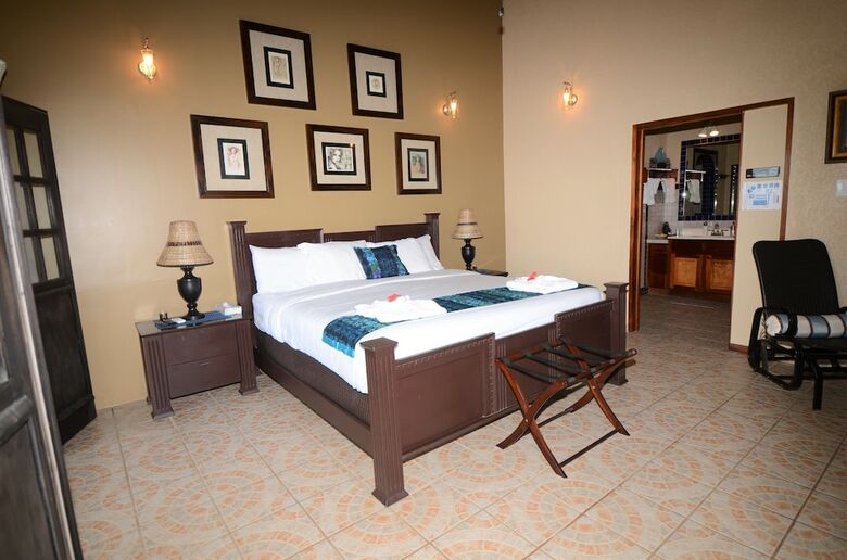 Hotel Mariposa Beach Resort