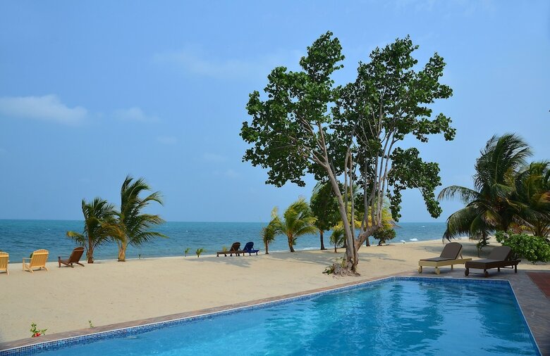 Hotel Mariposa Beach Resort