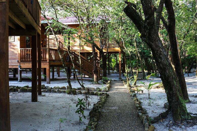 Hotel Mariposa Beach Resort