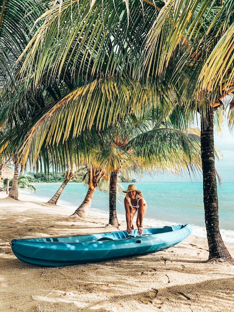 Hotel Mariposa Beach Resort