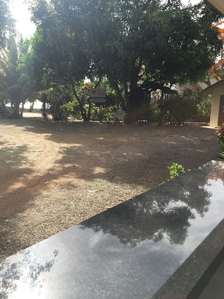 Hotel Mariposa Beach Resort