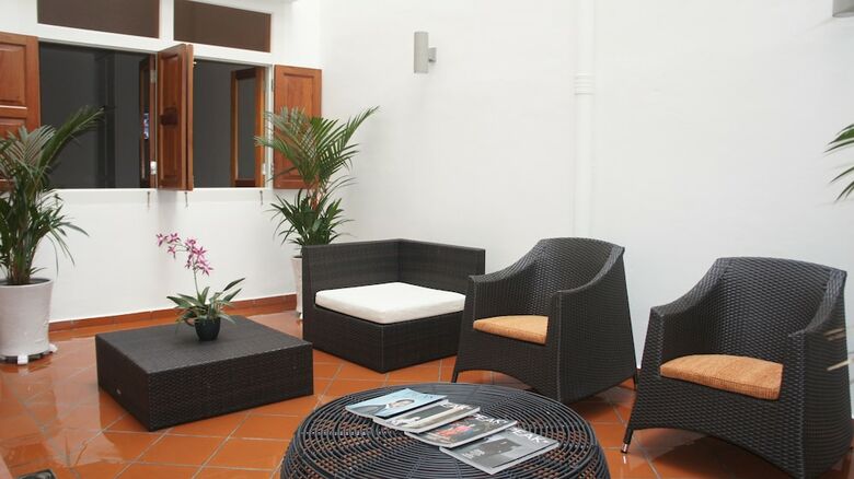 Heeren Straits Hotel
