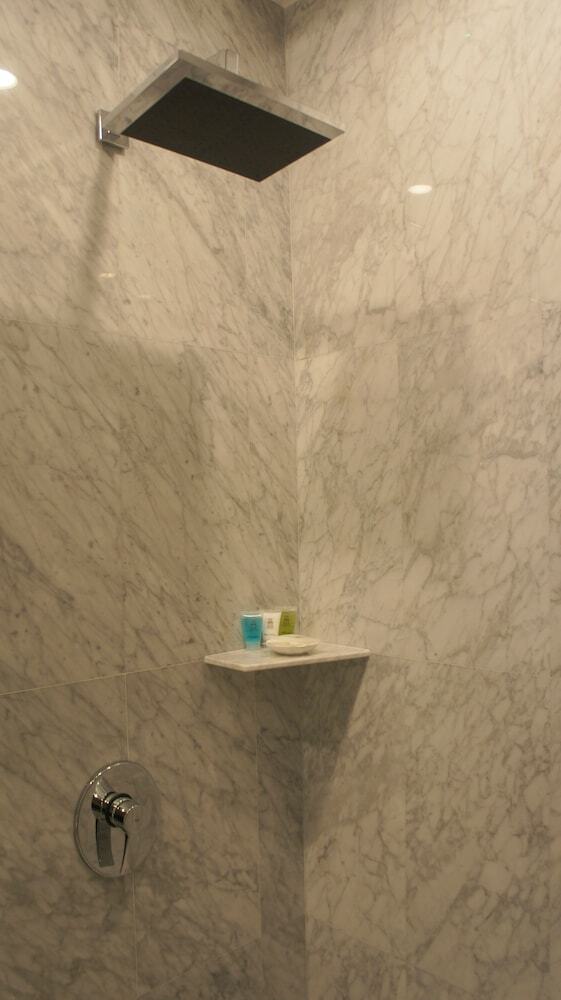 Heeren Straits Hotel