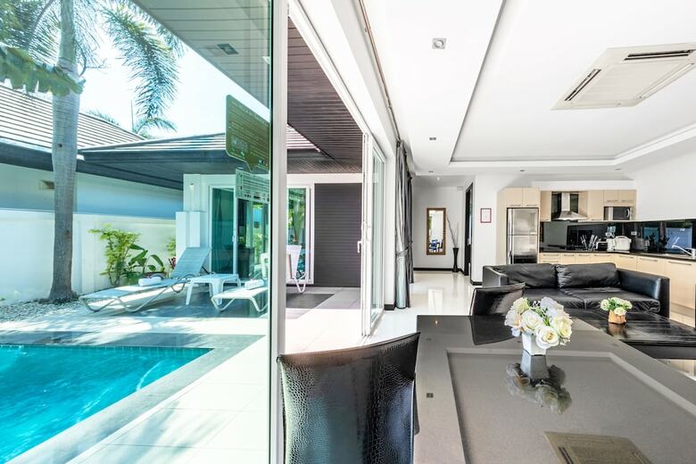 Colibri Pool Villa Pattaya