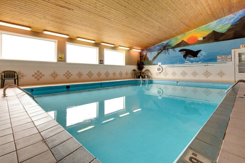 Hotel Fireside Inn & Suites