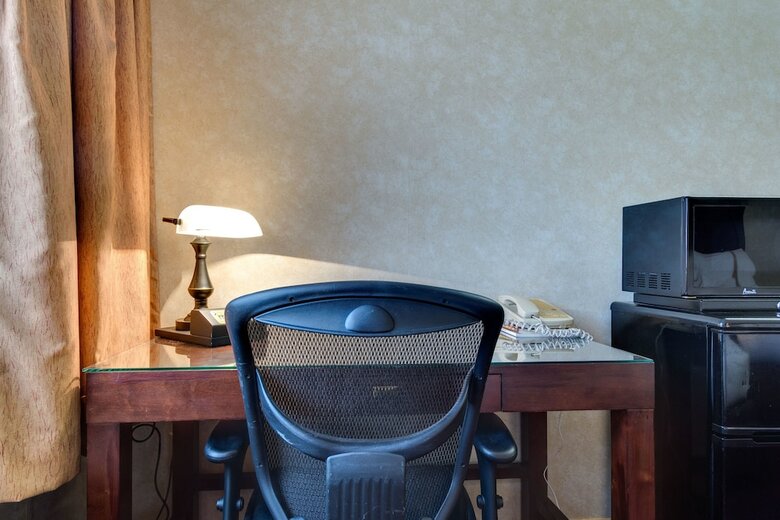 Hotel Fireside Inn & Suites