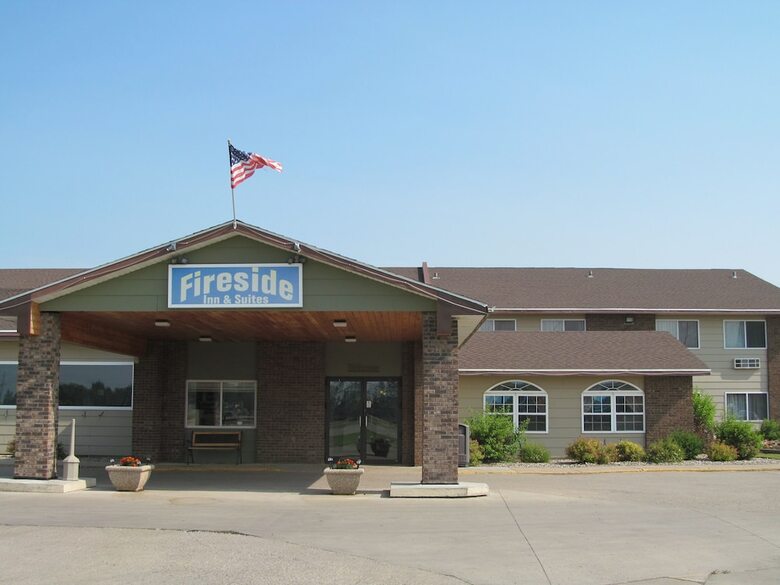 Hotel Fireside Inn & Suites