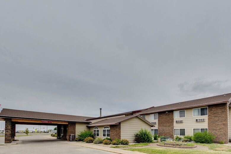 Hotel Fireside Inn & Suites
